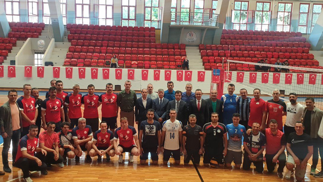  ''Türkiye Öğretmenler Kupası'' Çerçevesinde İlimizde Düzenlenen Voleybol Turnuvasında İlçemiz Adana 1.si Oldu