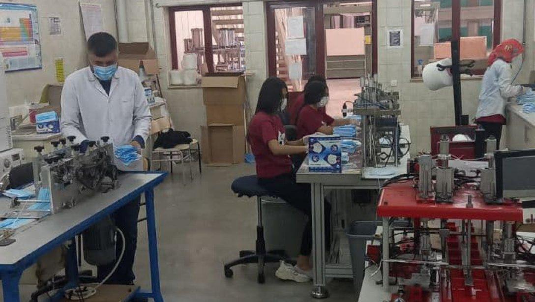 Türk Tekstil Vakfı Mesleki ve Teknik Anadolu Lisesi Öğrencilerimiz Covid-19 Tedbirleri Kapsamında Maske Üretimine Devam Ediyor