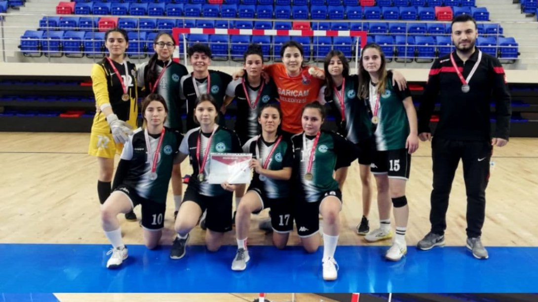  Okul Sporları Faaliyetleri Kapsamında Karaman'da düzenlenen Kız Futsal Bölge Şampiyonasında Sarıçam Spor Lisesi Öğrencilerimiz 1. Oldular.