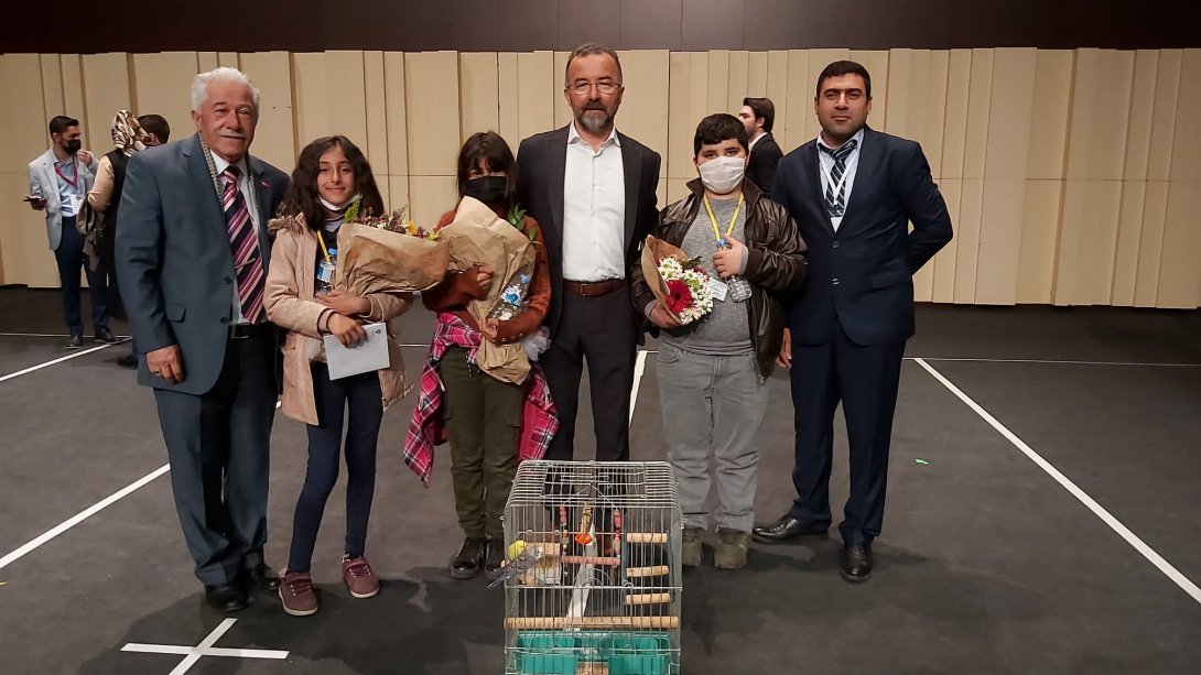 İlçemiz Dağcı İlk-Ortaokulu 2022 Ortaokul Öğrencileri Araştırma Projeleri Adana Bölge Yarışması Sergisi'nde Prof. Dr. Saadet Büyükalaca Özel Jüri Ödülü Kazanmıştır. Okulumuzu Tebrik Ederiz.