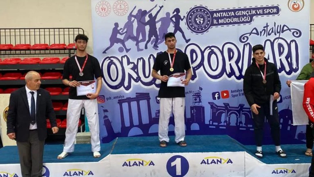 Alanya'da Düzenlenen Okullar Arası Taekwondo Müsabakalarında Türkiye 2.'si Olan Adana Ticaret Odası Anadolu Lisesi Öğrencimiz İbrahim BAYKAL'ı ve Bu Başarıda Emeği Geçen Öğretmen ve İdarecilerimizi Tebrik Ederiz.