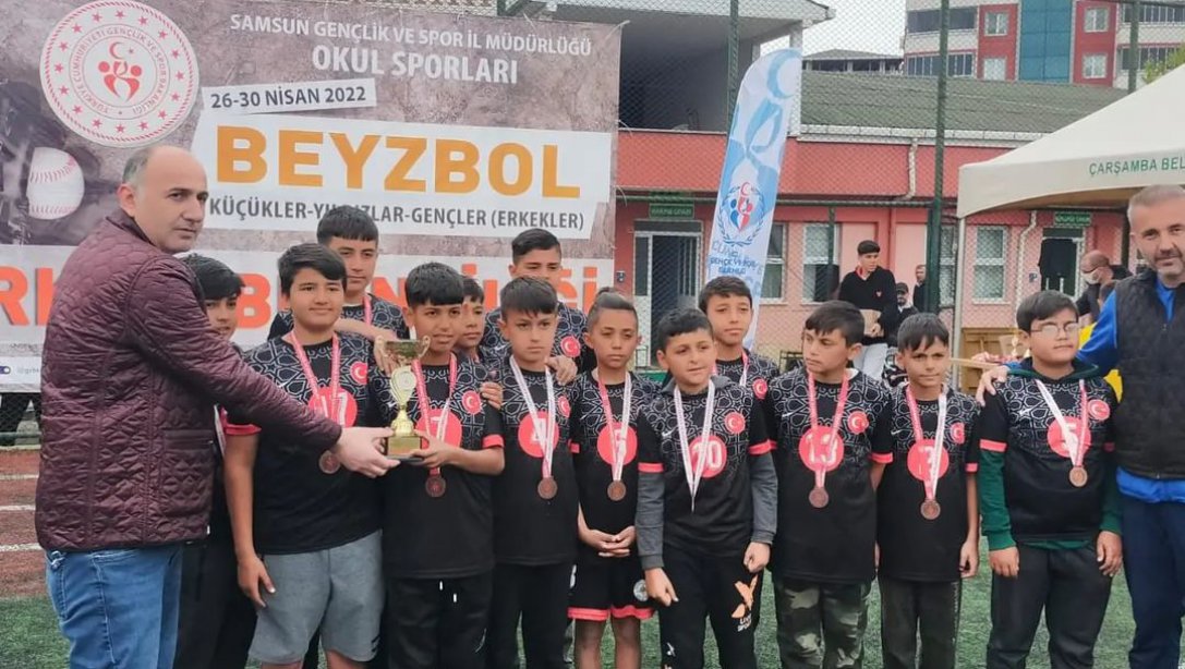 Okul Sporları Beyzbol Branşında Küçükler ve Yıldızlar Kategorisinde Türkiye 4.'sü Olan İlçemiz ÇEAŞ Sofulu Ortaokulu Öğrencilerimizi Tebrik Eder, Bu Başarıda Emeği Geçenlere Teşekkür Ederiz.