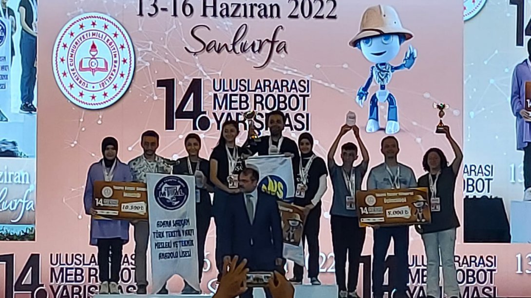 İlçemiz Türk Tekstil Vakfı MTAL Öğrencileri Şanlıurfa İlinde Düzenlenen 14. Uluslararası MEB Robot Yarışmasında 2. Olmuştur. Bu Başarıda Emeği Geçenleri Tebrik Ederiz.