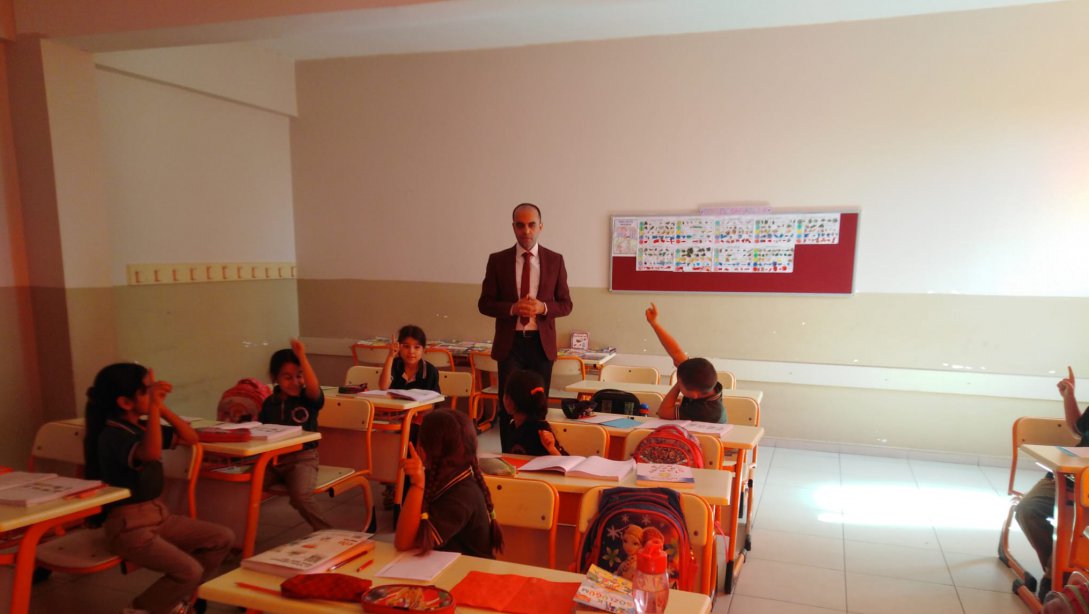 İlçe Milli Eğitim Müdürümüz Sayın Uygar İNAL, İlçemiz Boztepe İlkokulunu Ziyaret Ederek Öğrenci, Öğretmen ve İdareciler İle Bir Araya Gelmişlerdir.