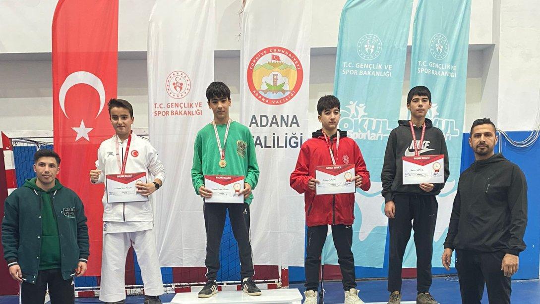 Buruk Ortaokulu Öğrencimiz Hüseyin GÜLGEZ Okul Sporları Adana Karate Müsabakalarında Yıldızlar Kategorisinde Adana İl 1.'si Olmuştur. Öğrencimizi Ve Emeği Geçenleri Tebrik Ediyoruz.