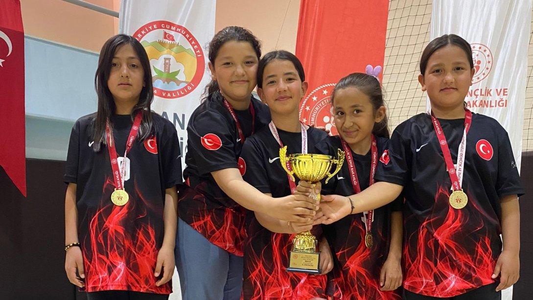 ÇEAŞ Sofulu Ortaokulu Öğrencilerimiz Okul Sporları Küçük Kızlar Bocce Müsabakalarında Adana 1.'si Olmuştur. Öğrencilerimizi ve Emeği Geçenleri Tebrik Ediyoruz.