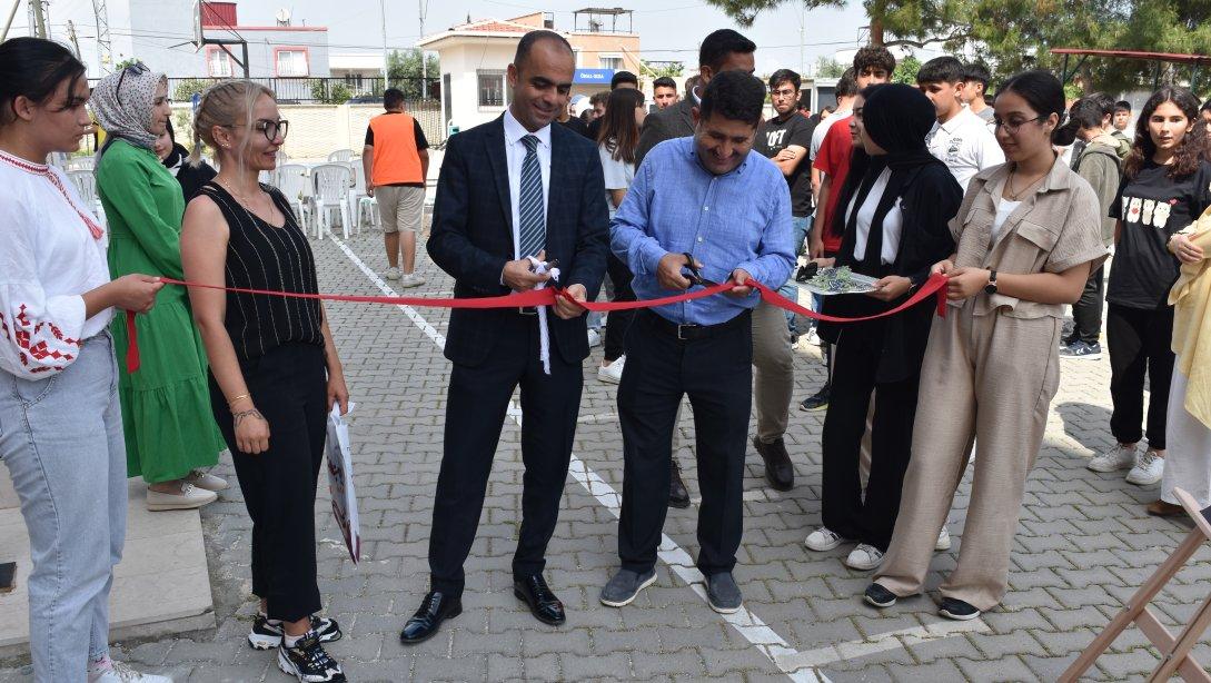 İlçe Milli Eğitim Müdürümüz Sayın Uygar İNAL, Kılıçlı Anadolu Lisesimizin Düzenlemiş Olduğu 19 Mayıs Haftası Bahar Şenliğine Katılarak, Öğrenci, Öğretmen ve İdarecilerimiz İle Bir Araya Geldiler. Emeği Geçenlere Teşekkür Ediyoruz.