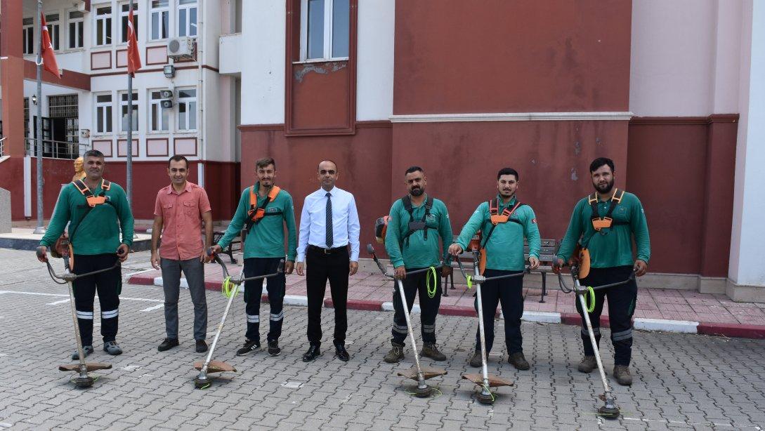 Sarıçam Belediyemiz Okullarımızı Güzelleştiriyor.  İlçe Milli Eğitim Müdürümüz Sayın Uygar İNAL, Bahtiyar Vahabzade Sosyal Bilimler Lisemizi Ziyaret Ederek Sarıçam Belediyemiz Tarafından Yapılan Bakım ve Onarım Çalışmalarını Yerinde İnceledi.