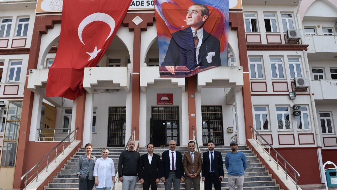 İlçe M.E. Müdürümüz Sayın Necmettin DARDAĞAN ve Şube Müdürlerimiz Ahmet KARA ve Gökhan TOPTİMUR, Bahtiyar Vahabzade SBL'yi ziyaret ederek, ara tatilde YKS hazırlığı yapan ögrencilerimizin ve öğretmenlerimizin motivasyon buluşmasına katıldılar.